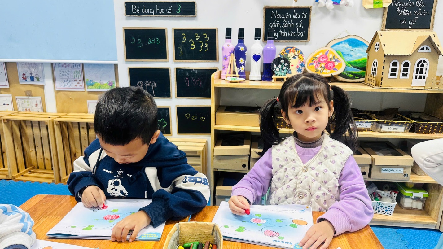 D:\3. NĂM HỌC 2025- 2026\VĂN BẢN\BÀI ĐĂNG WEB\Ảnh các tháng\Tháng 1\tô nét tô màu quả bí ngô\130100833952254990015.jpg