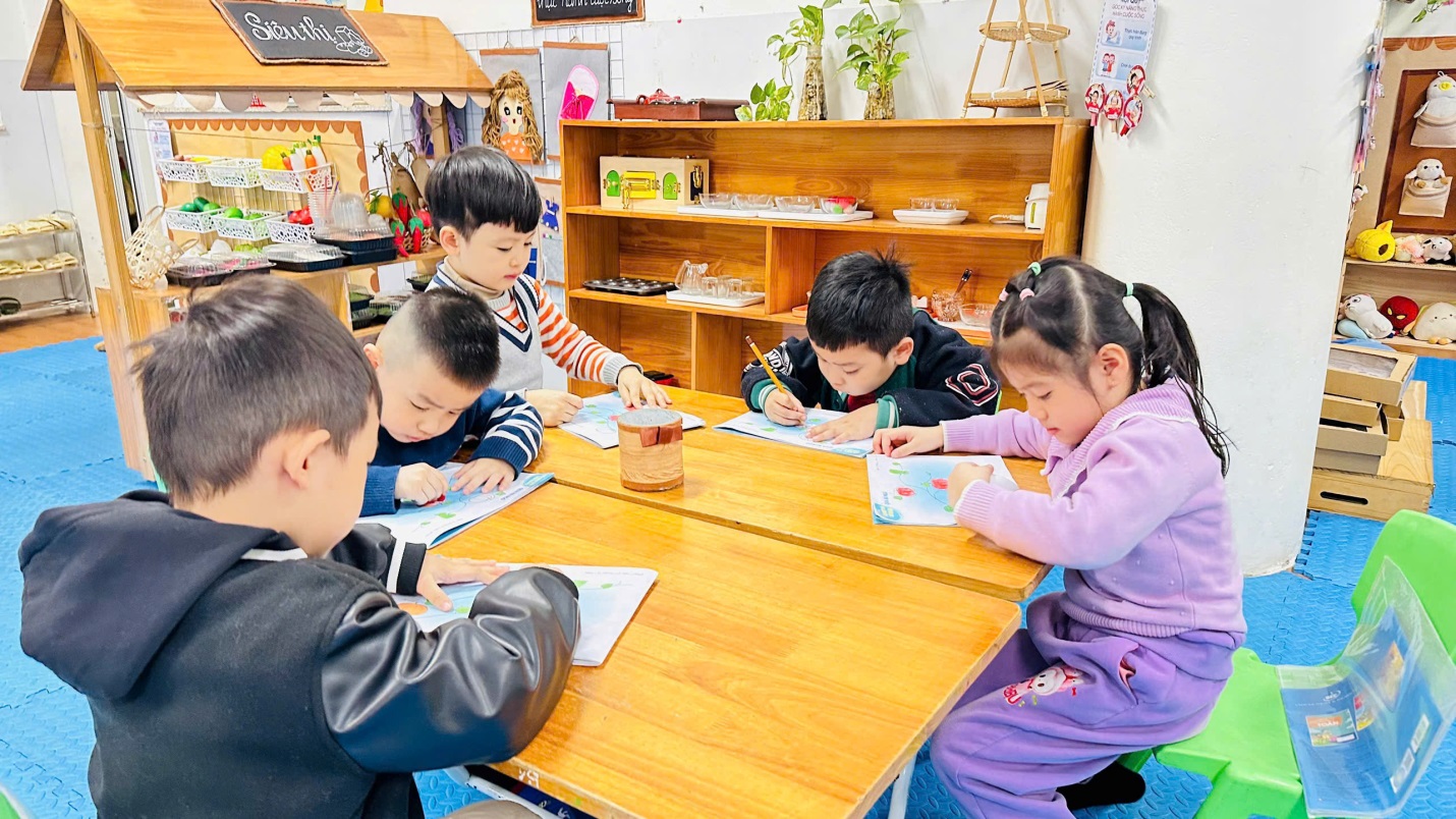 D:\3. NĂM HỌC 2025- 2026\VĂN BẢN\BÀI ĐĂNG WEB\Ảnh các tháng\Tháng 1\tô nét tô màu quả bí ngô\35164199885400229593.jpg