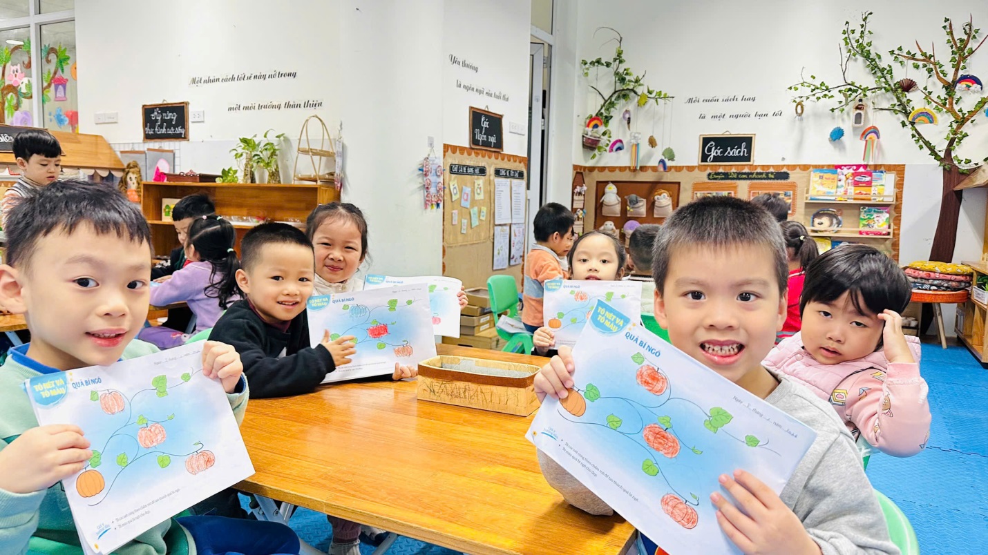 D:\3. NĂM HỌC 2025- 2026\VĂN BẢN\BÀI ĐĂNG WEB\Ảnh các tháng\Tháng 1\tô nét tô màu quả bí ngô\35164199885400229594.jpg