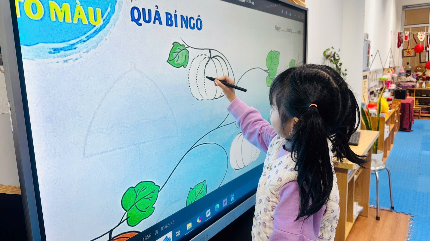 D:\3. NĂM HỌC 2025- 2026\VĂN BẢN\BÀI ĐĂNG WEB\Ảnh các tháng\Tháng 1\tô nét tô màu quả bí ngô\13010083395225499007.jpg