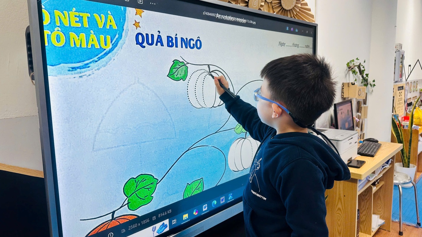 D:\3. NĂM HỌC 2025- 2026\VĂN BẢN\BÀI ĐĂNG WEB\Ảnh các tháng\Tháng 1\tô nét tô màu quả bí ngô\35164199885400229598.jpg