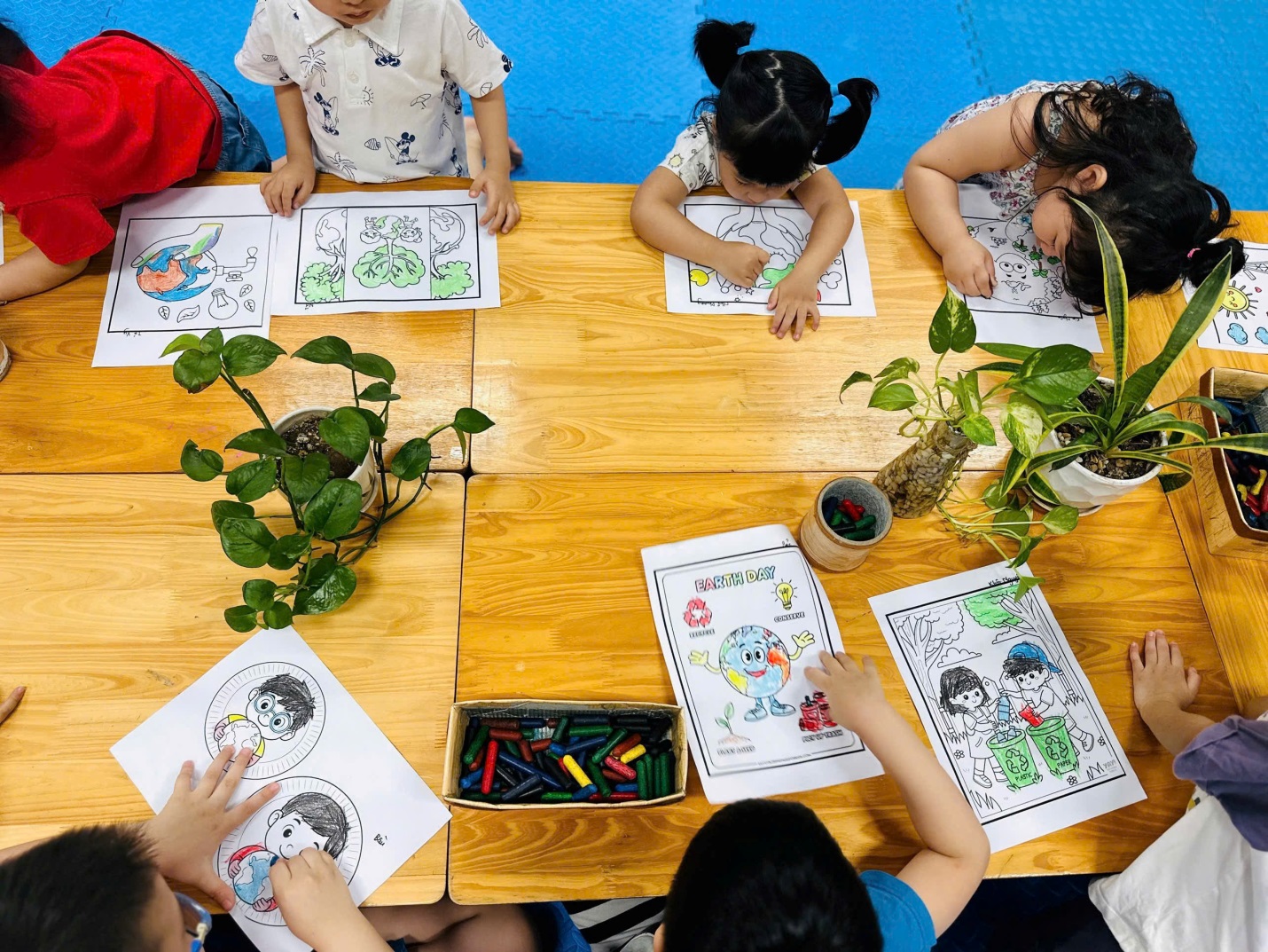 D:\3. NĂM HỌC 2025- 2026\VĂN BẢN\BÀI ĐĂNG WEB\Ảnh các tháng\Tháng 3\Hưởng ứng giờ trái đất\244313850718628999618.jpg