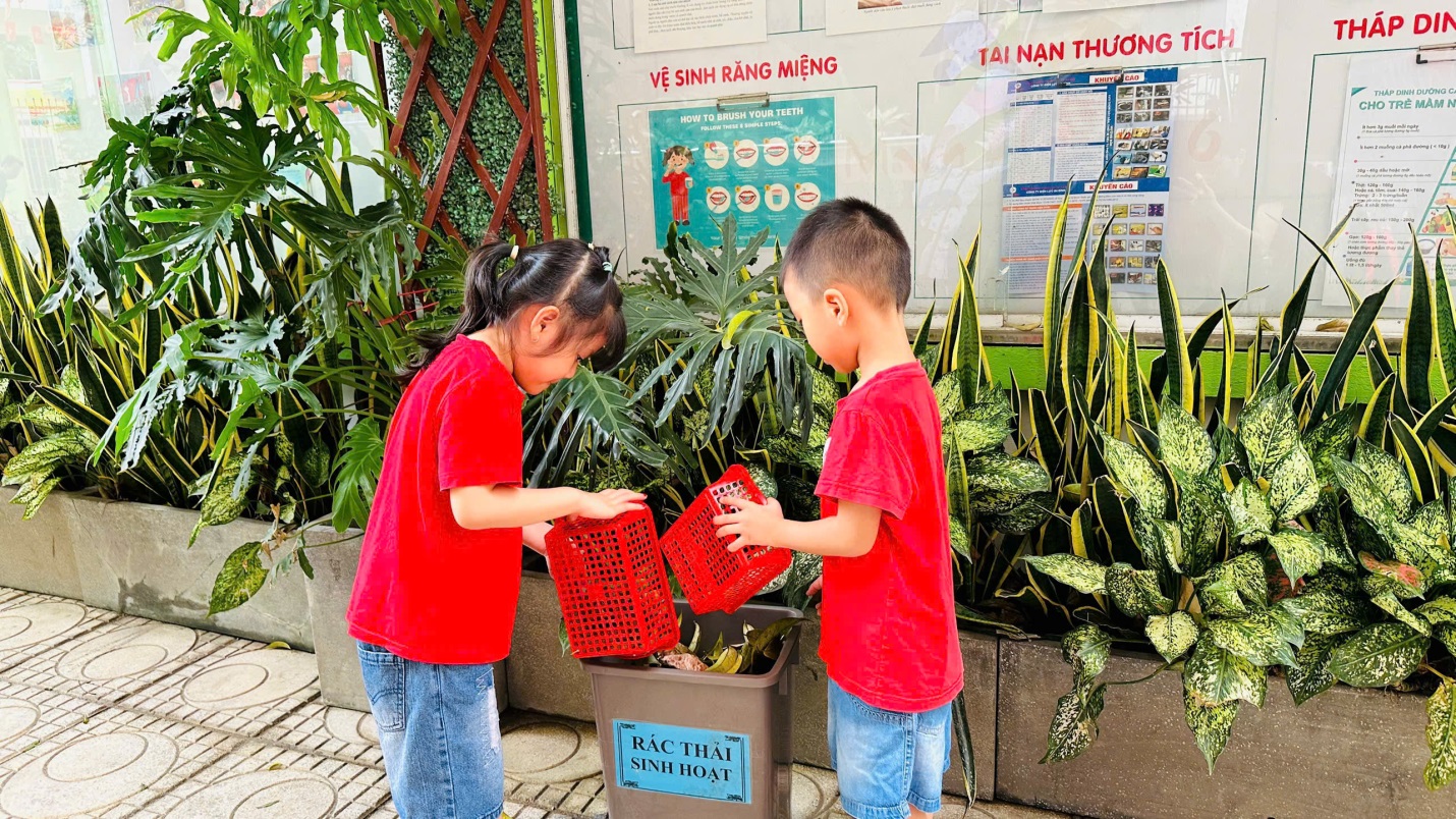 D:\3. NĂM HỌC 2025- 2026\VĂN BẢN\BÀI ĐĂNG WEB\Ảnh các tháng\Tháng 3\Hưởng ứng giờ trái đất\65081664624576835121.jpg