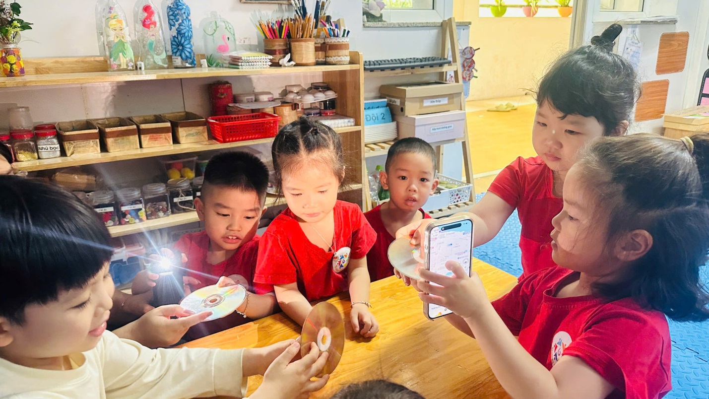 D:\3. NĂM HỌC 2025- 2026\VĂN BẢN\BÀI ĐĂNG WEB\Ảnh các tháng\Tháng 4\Khám phá cầu vồng\85945174487884585714.jpg