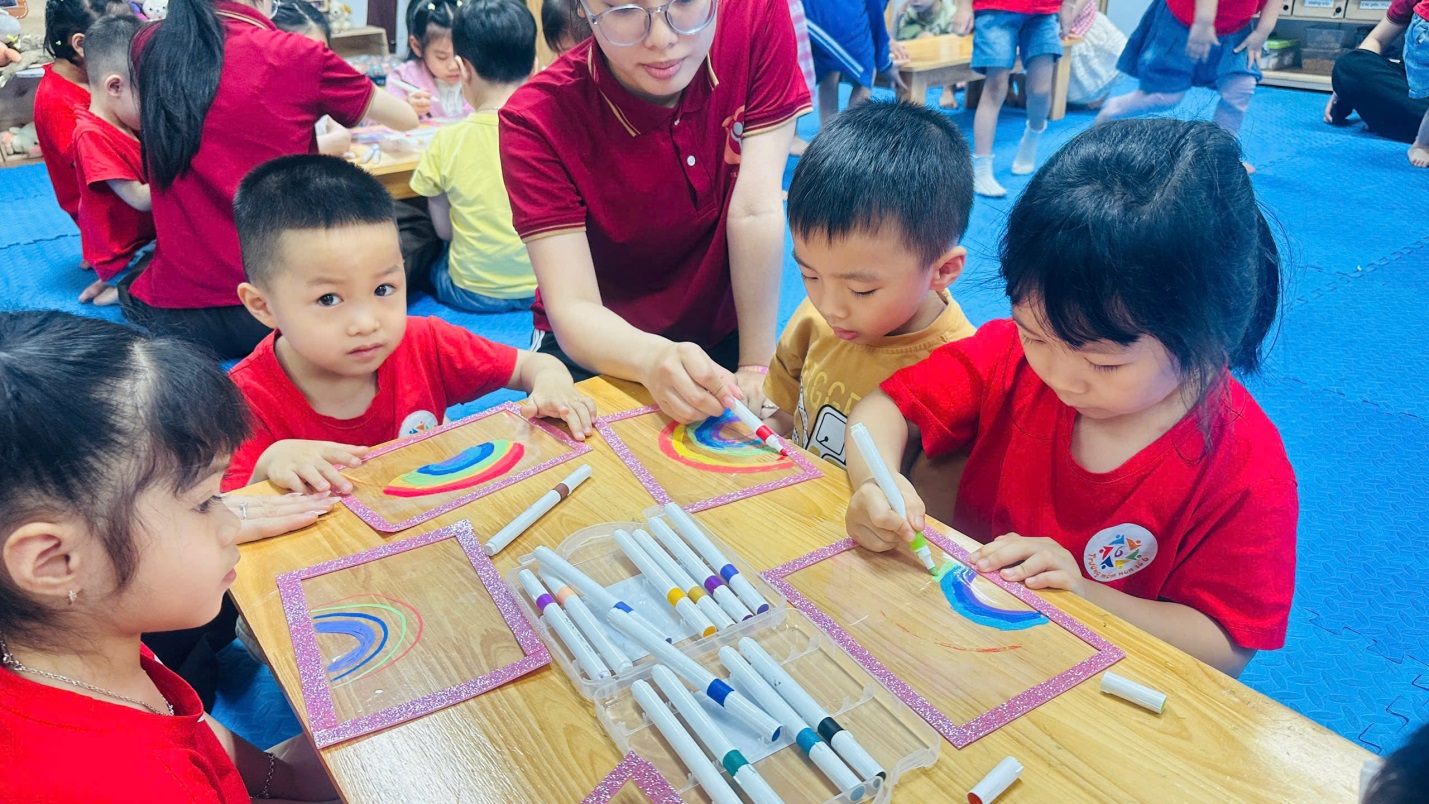 D:\3. NĂM HỌC 2025- 2026\VĂN BẢN\BÀI ĐĂNG WEB\Ảnh các tháng\Tháng 4\Khám phá cầu vồng\85945174487884585716.jpg