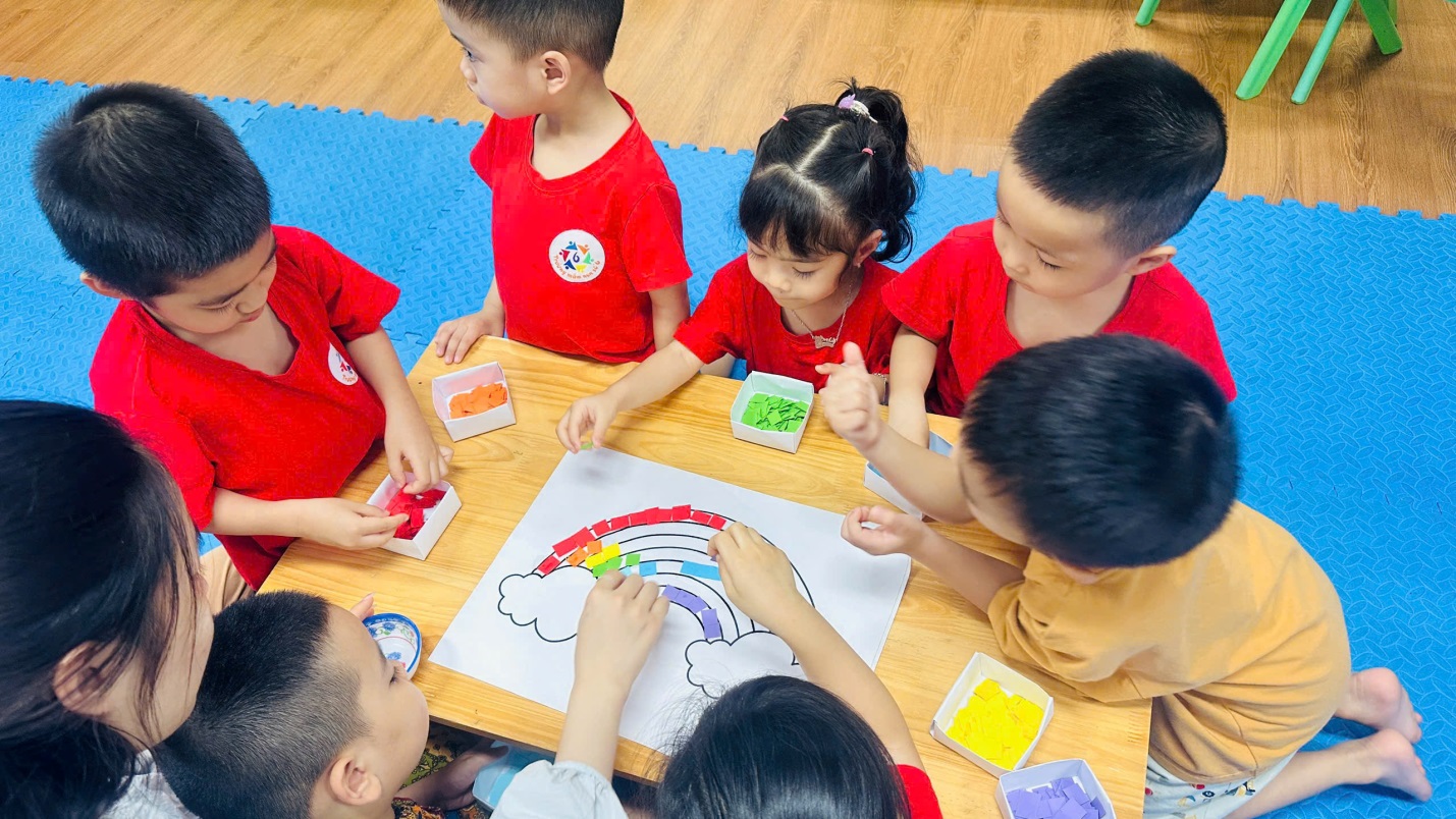 D:\3. NĂM HỌC 2025- 2026\VĂN BẢN\BÀI ĐĂNG WEB\Ảnh các tháng\Tháng 4\Khám phá cầu vồng\24038279841464337354.jpg