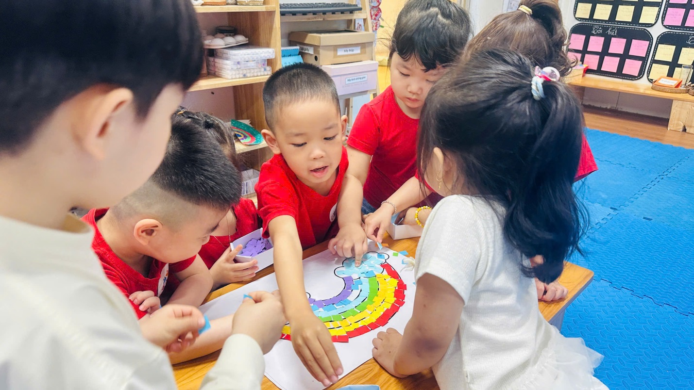 D:\3. NĂM HỌC 2025- 2026\VĂN BẢN\BÀI ĐĂNG WEB\Ảnh các tháng\Tháng 4\Khám phá cầu vồng\38000873507682764029.jpg