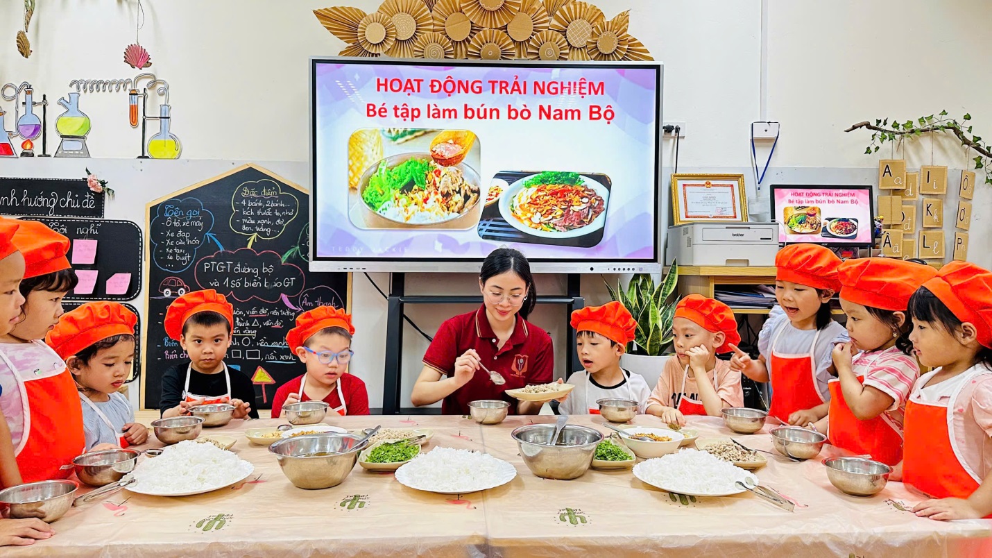 D:\3. NĂM HỌC 2025- 2026\VĂN BẢN\BÀI ĐĂNG WEB\Ảnh các tháng\Tháng 4\làm bún bò Nam Bộ\333955532364130712417.jpg