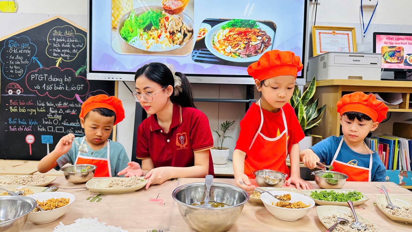 D:\3. NĂM HỌC 2025- 2026\VĂN BẢN\BÀI ĐĂNG WEB\Ảnh các tháng\Tháng 4\làm bún bò Nam Bộ\333955532364130712422.jpg