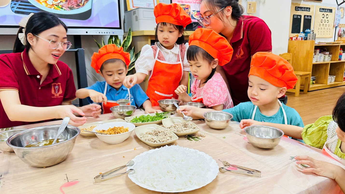 D:\3. NĂM HỌC 2025- 2026\VĂN BẢN\BÀI ĐĂNG WEB\Ảnh các tháng\Tháng 4\làm bún bò Nam Bộ\126548093780332261320.jpg