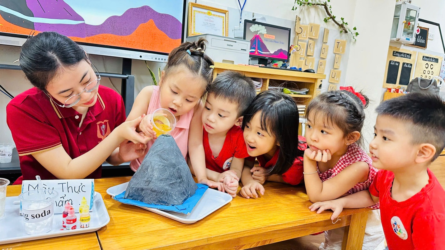 D:\3. NĂM HỌC 2025- 2026\VĂN BẢN\BÀI ĐĂNG WEB\Ảnh các tháng\Tháng 4\núi lửa phun trào\213418775967326921594.jpg