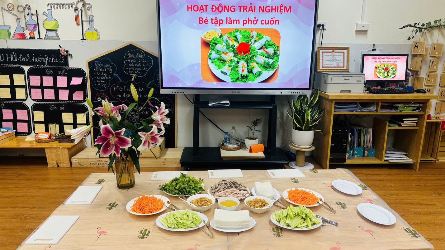 D:\3. NĂM HỌC 2025- 2026\VĂN BẢN\BÀI ĐĂNG WEB\Ảnh các tháng\Tháng 4\làm phở cuốn\453037009255549101431.jpg