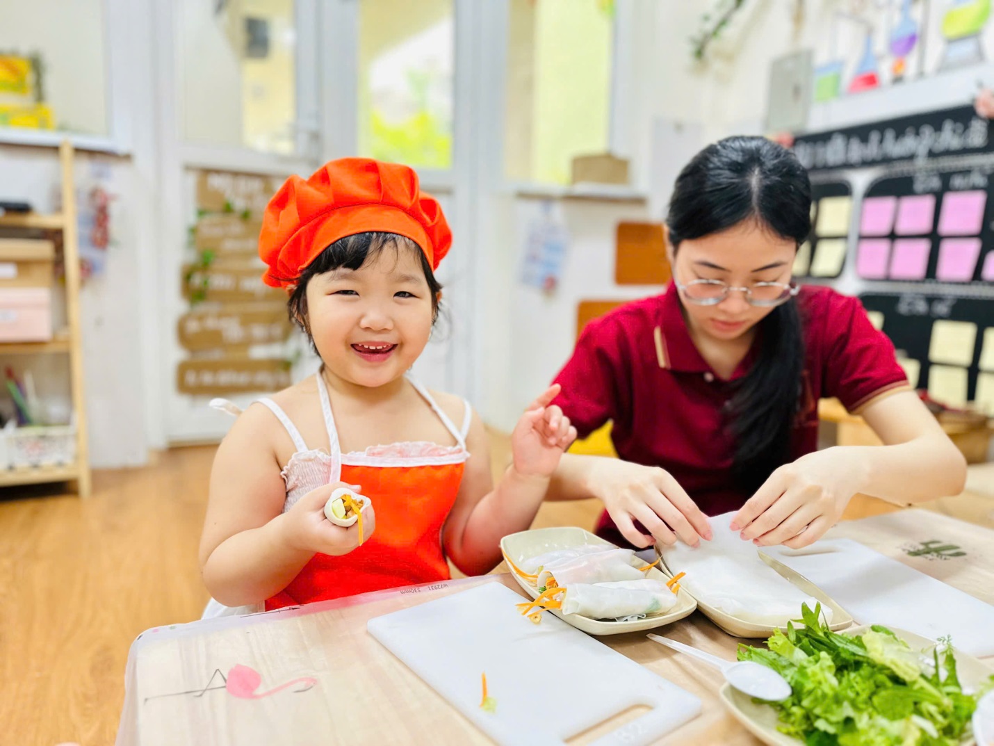 D:\3. NĂM HỌC 2025- 2026\VĂN BẢN\BÀI ĐĂNG WEB\Ảnh các tháng\Tháng 4\làm phở cuốn\425259318084125266547.jpg