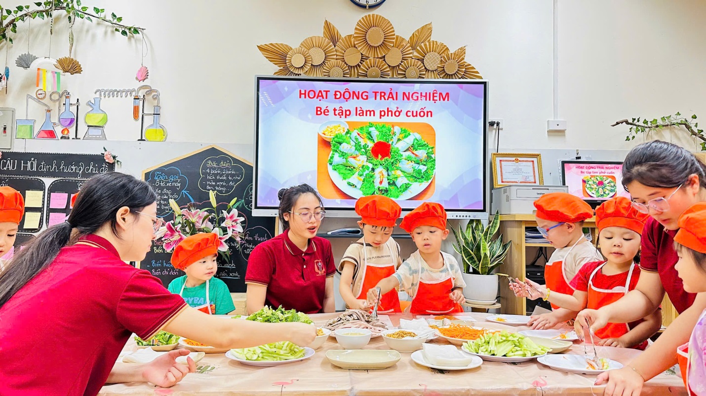 D:\3. NĂM HỌC 2025- 2026\VĂN BẢN\BÀI ĐĂNG WEB\Ảnh các tháng\Tháng 4\làm phở cuốn\28143017867034924742.jpg