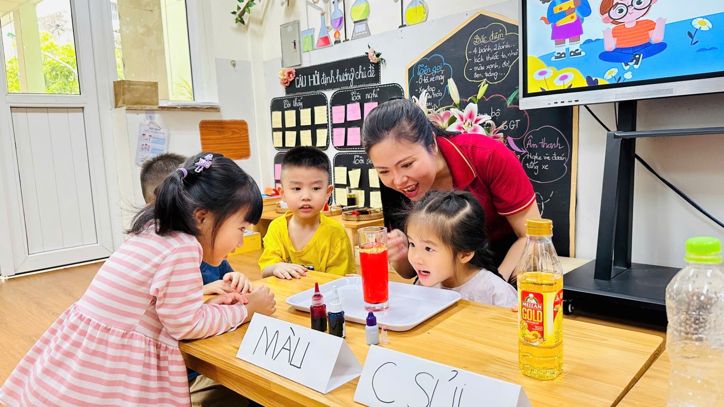 D:\3. NĂM HỌC 2025- 2026\VĂN BẢN\BÀI ĐĂNG WEB\Ảnh các tháng\Tháng 4\Thí nghiệm pháo hoa nổ trong nước\44066096002504361374.jpg