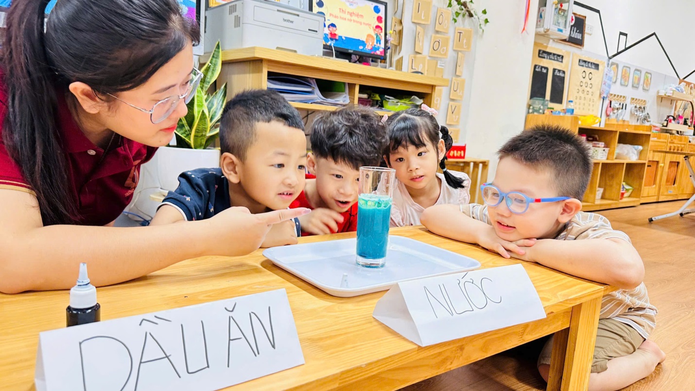 D:\3. NĂM HỌC 2025- 2026\VĂN BẢN\BÀI ĐĂNG WEB\Ảnh các tháng\Tháng 4\Thí nghiệm pháo hoa nổ trong nước\10497272045217324199.jpg