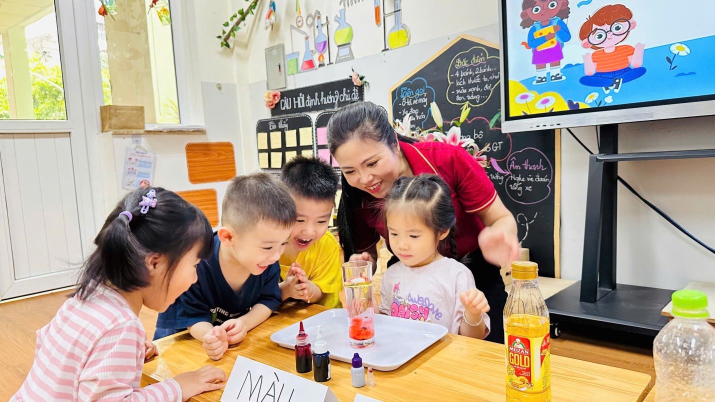 D:\3. NĂM HỌC 2025- 2026\VĂN BẢN\BÀI ĐĂNG WEB\Ảnh các tháng\Tháng 4\Thí nghiệm pháo hoa nổ trong nước\31585926254586251763.jpg
