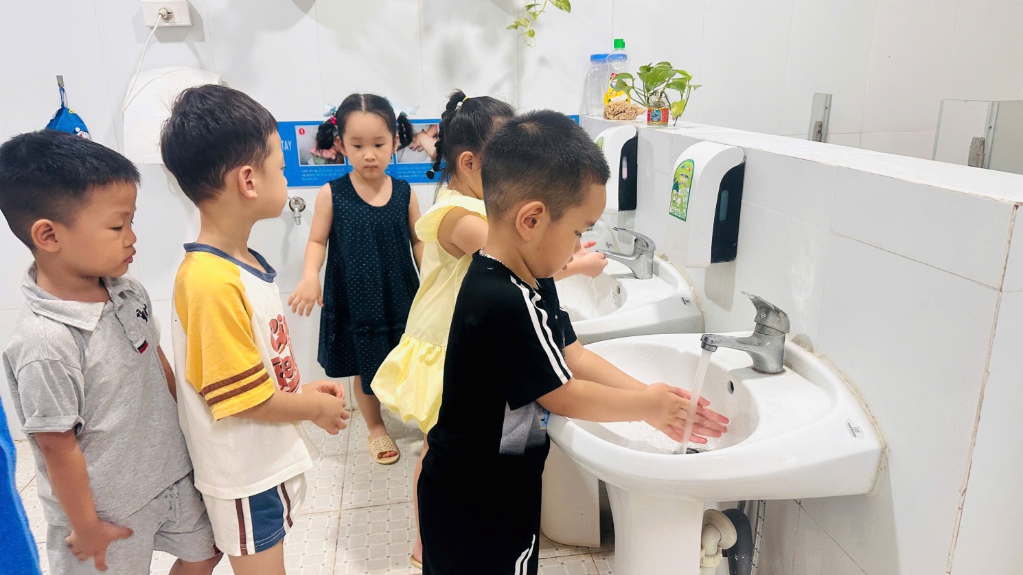 D:\4. NĂM HỌC 2026-2027\VĂN BẢN\BÀI ĐĂNG WEB\ẢNH TƯ LIỆU\THÁNG 8\HĐ rèn nếp đầu năm\Thu Thuỷ- cún S6 [11-08-2026 09_47]\1wupukhyuctu21nrabkskcmpsl1lwkpp3gy3dey5ws31cshdm5v6vrvqvyy7ha6jgj76.jpg