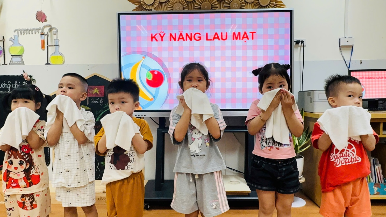 D:\4. NĂM HỌC 2026-2027\VĂN BẢN\BÀI ĐĂNG WEB\ẢNH TƯ LIỆU\THÁNG 8\HĐ rèn nếp đầu năm\Thu Thuỷ- cún S6 [11-08-2026 09_47]\2aoboqqxlxwdszgls8jtkyz9voky3lsna6swhlym27.jpg